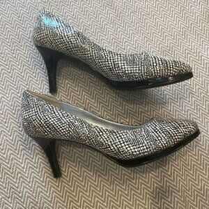 Kelly & Katie Delaney Crosshatch Design Pump Heels Size 6 1/2